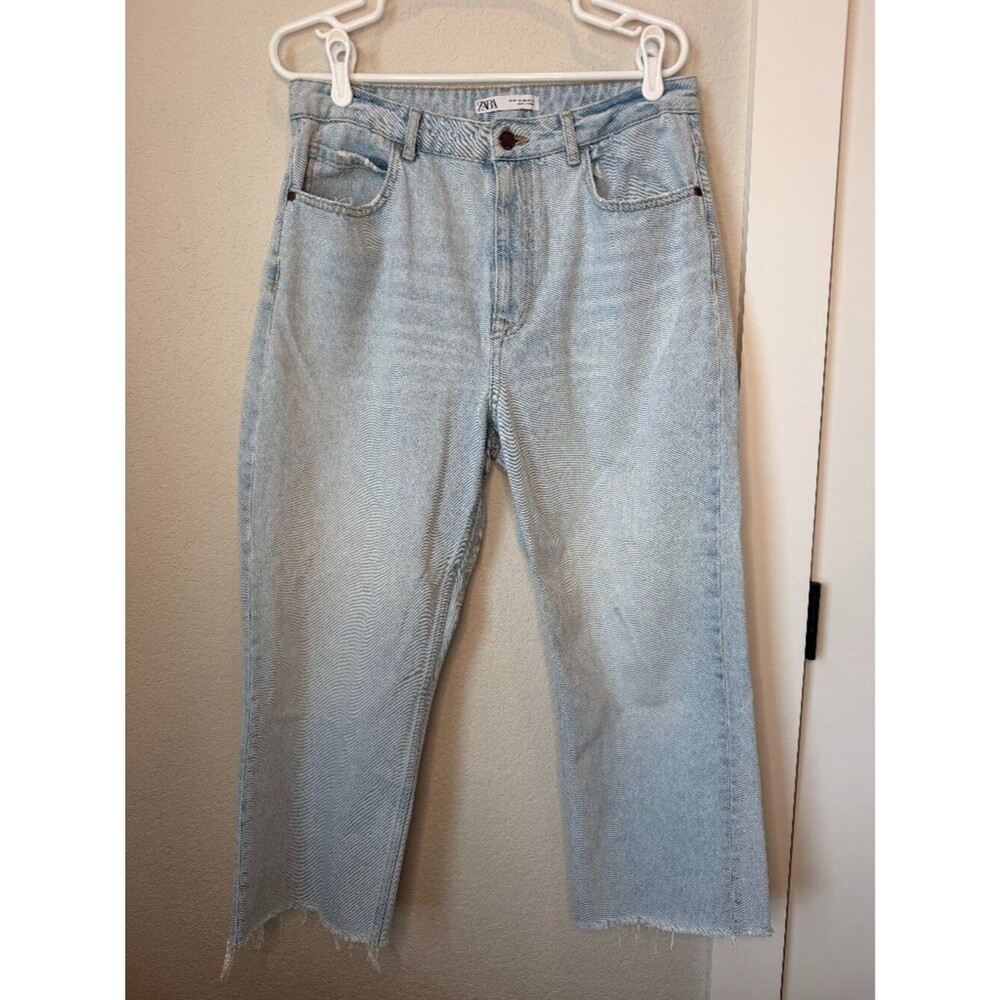 Zara Light Wash Wide Leg Cropped Jeans Size 10